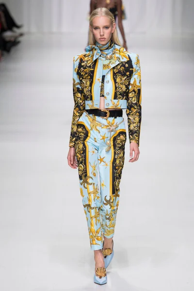 Look 32